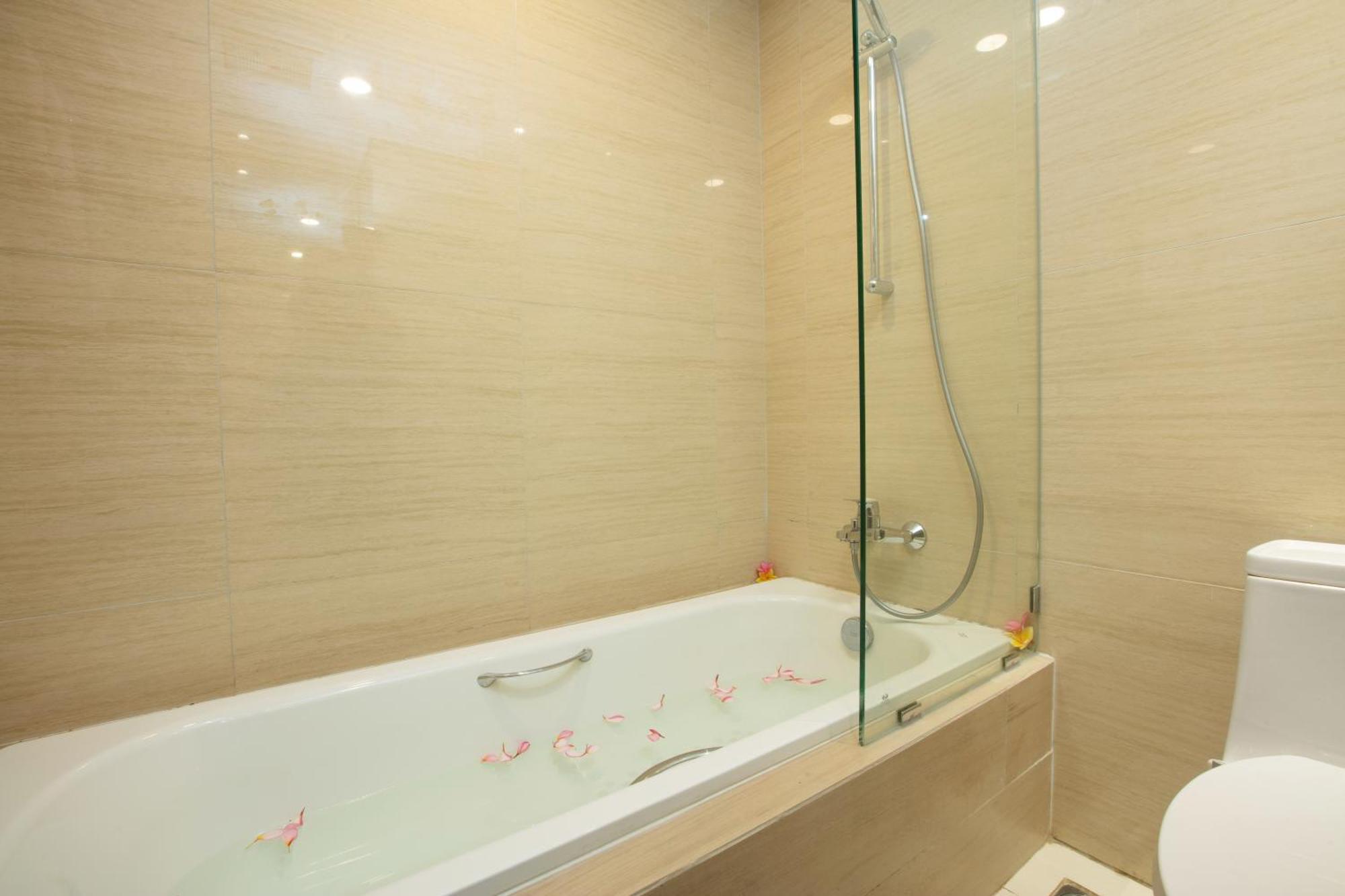 Louis Kienne Cikarang Hotel & Service Apartment Bekasi Luaran gambar